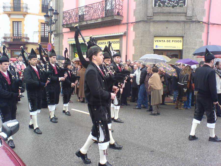 Desfile de la banda de gaitas de Candás