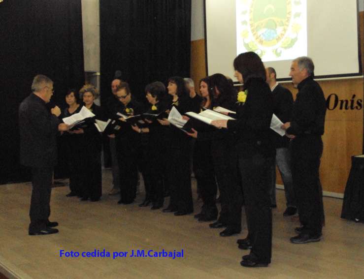 Actuaci&oacute;n del Coro en el homenaje a Rosi D&iacute;az Vega y Fifi  Fern&aacute;ndez D&iacute;az
