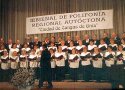 Actuando en la Bienal (b3_coro2_ico.jpg)