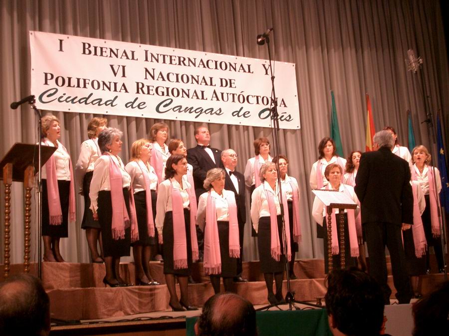 1ª Bienal Internacional de Polifonía Regional Autóctona “Ciudad de Cangas de Onís” (20051112-2039-bienal6-cobar-06-lr.jpg)