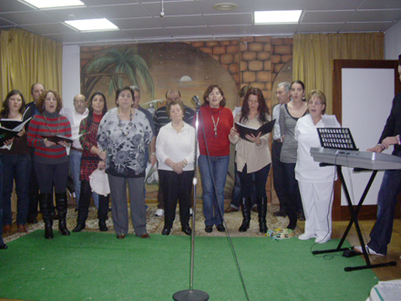 EL Coro canta en el Hogar 