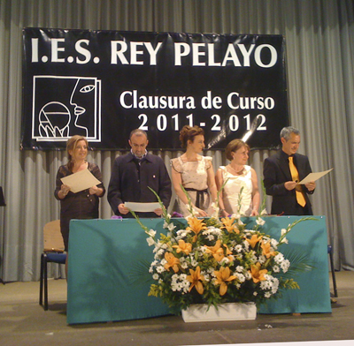 Fin de curso  en el I.E.S. cangués (Ev165-Instituto.jpg)