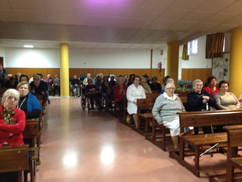 CONCIERTO de VILLANCICOS en el HOGAR BECEÑA-GONZÁLEZ