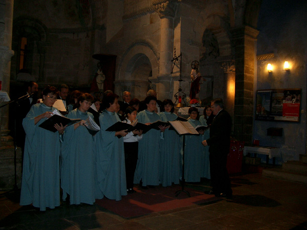 Actuando en la iglesia del Monasterio de Villanueva