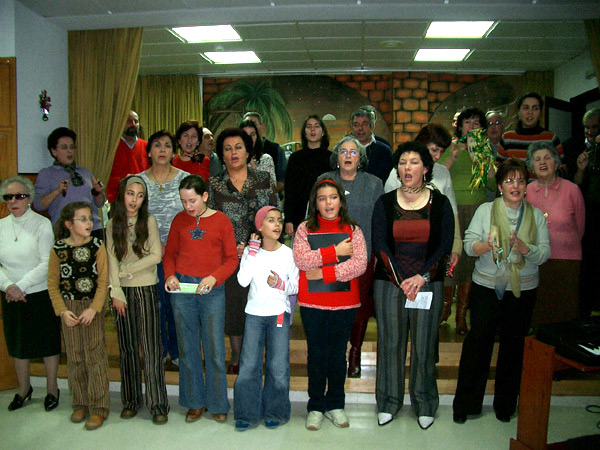 Cantando en el Hogar 'Beceña-González' -II-